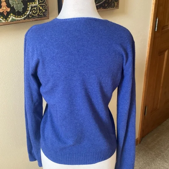 Ralph Lauren Sport V-neck heathery periwinkle/blue sweater. - Picture 3 of 5